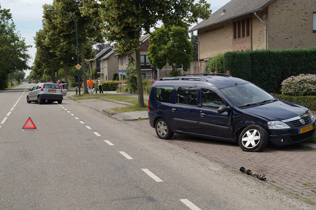 Veel schade na ongeval aan de Ambrosiusweg Waalwijk