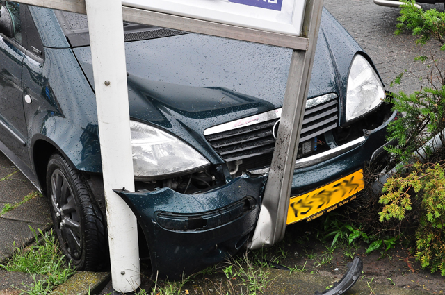 Man met teveel alcohol op veroorzaakt ongeval aan de Prof. Lorentzweg Waalwijk