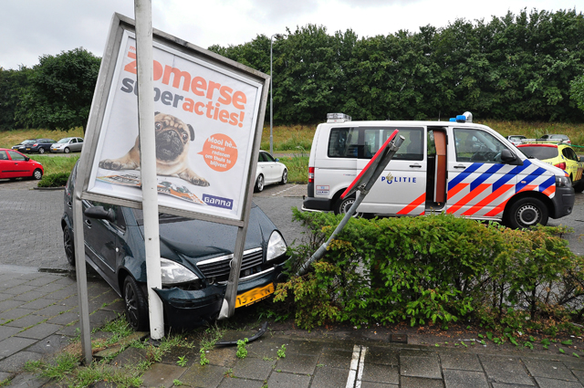 Man met teveel alcohol op veroorzaakt ongeval aan de Prof. Lorentzweg Waalwijk