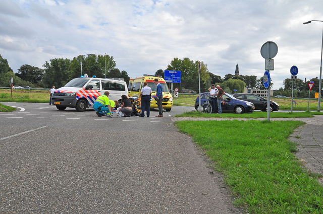 Man gewond na aanrijding met auto aan de Kloosterheulweg Waalwijk