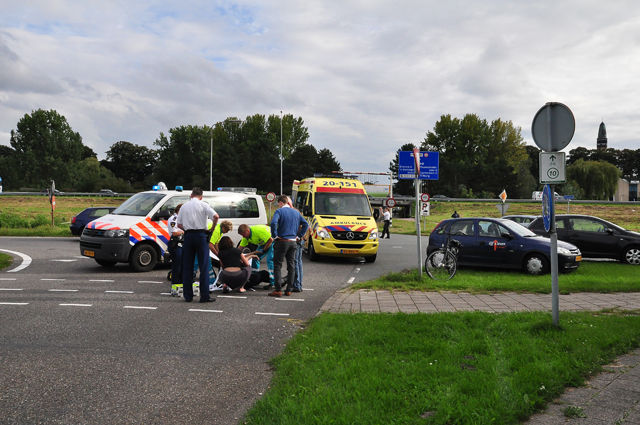 Man gewond na aanrijding met auto aan de Kloosterheulweg Waalwijk