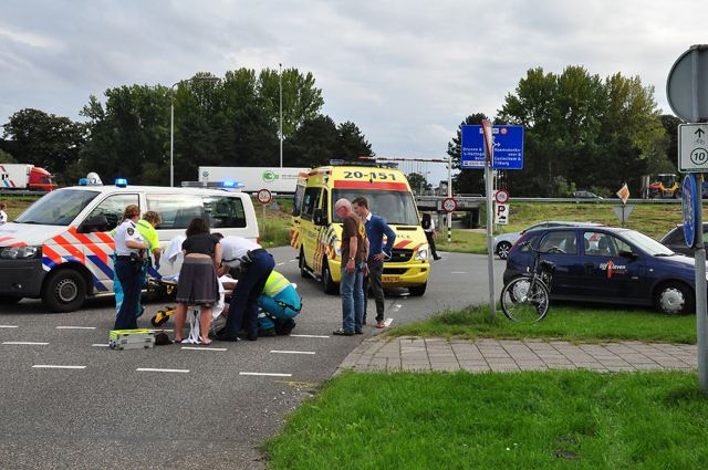 Man gewond na aanrijding met auto aan de Kloosterheulweg Waalwijk