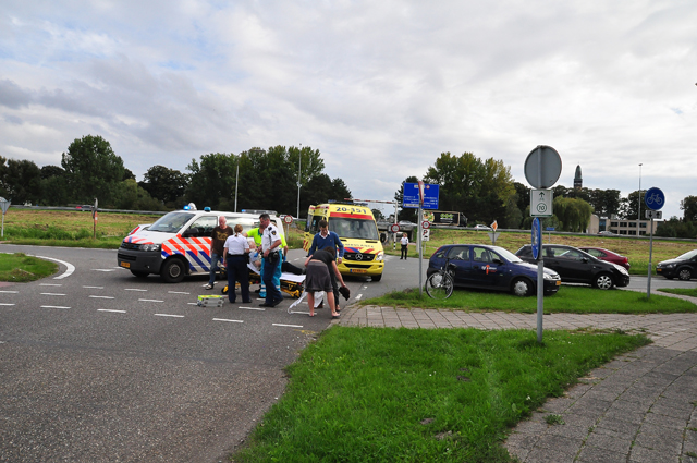Man gewond na aanrijding met auto aan de Kloosterheulweg Waalwijk