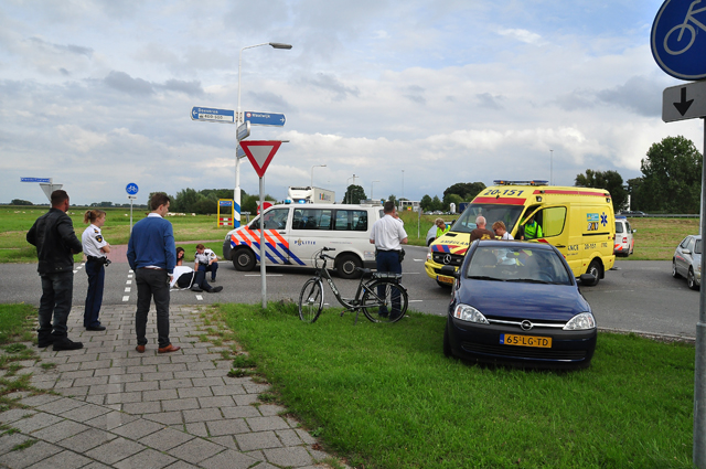 Man gewond na aanrijding met auto aan de Kloosterheulweg Waalwijk