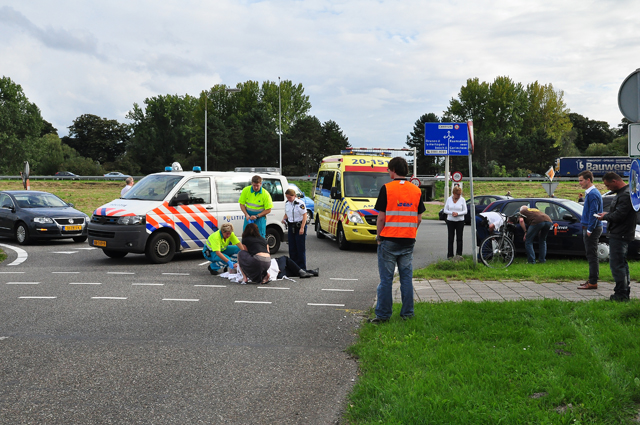 Man gewond na aanrijding met auto aan de Kloosterheulweg Waalwijk
