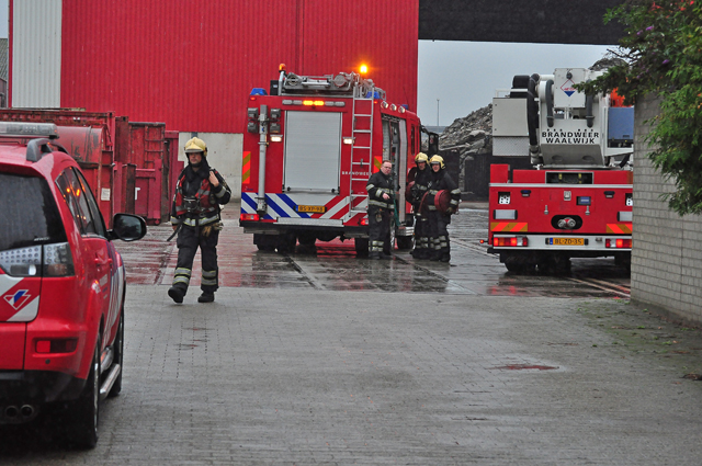 Afval in brand bij afvalverwerkingsbedrijf Van den Noord aan de Industrieweg Waalwijk