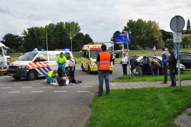 Man gewond na aanrijding met auto aan de Kloosterheulweg Waalwijk