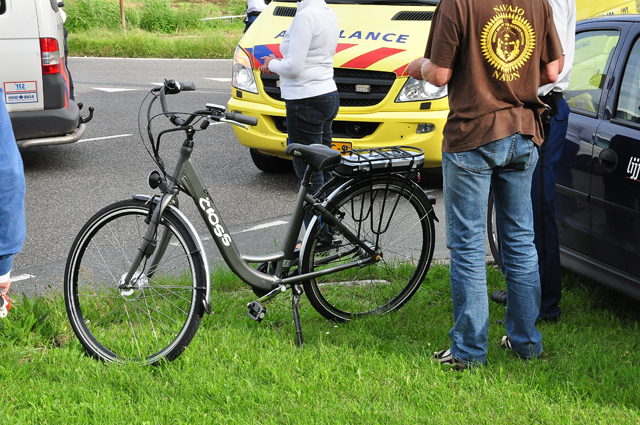 Man gewond na aanrijding met auto aan de Kloosterheulweg Waalwijk