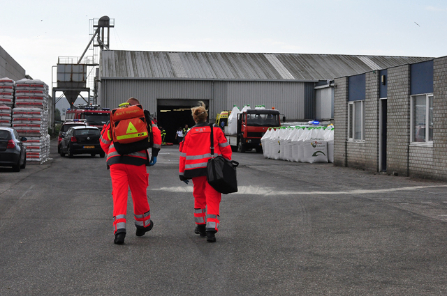 2 doden na instorten muur bij meststoffenbedrijf aan de Industrieweg Waalwijk