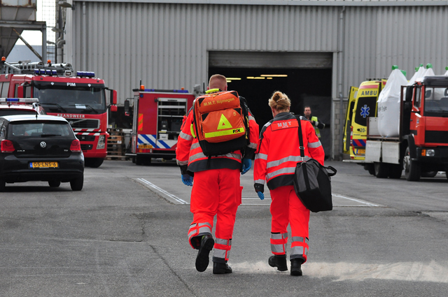 2 doden na instorten muur bij meststoffenbedrijf aan de Industrieweg Waalwijk