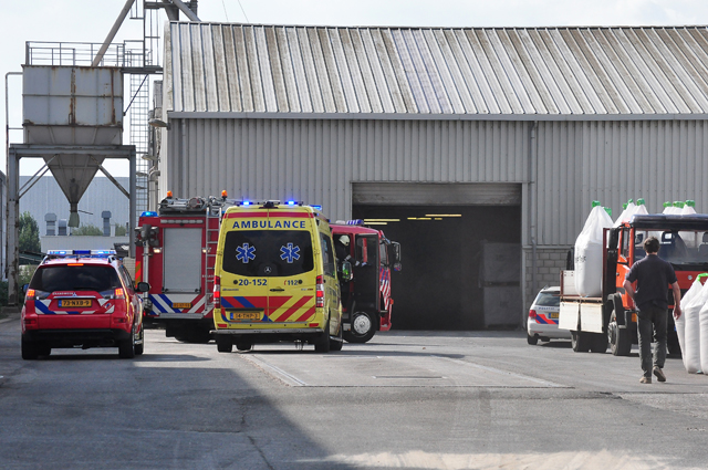 2 doden na instorten muur bij meststoffenbedrijf aan de Industrieweg Waalwijk