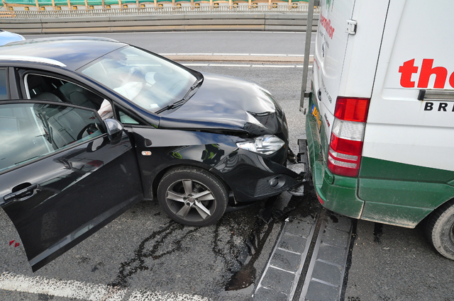 Aanrijding tussen 4 auto’s op de Midden-Brabantweg Waalwijk