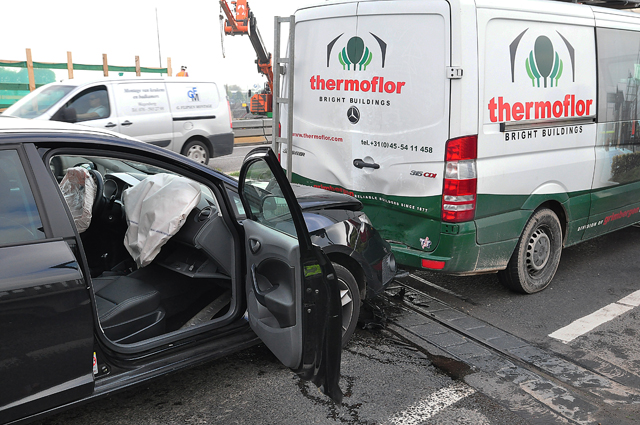 Aanrijding tussen 4 auto’s op de Midden-Brabantweg Waalwijk