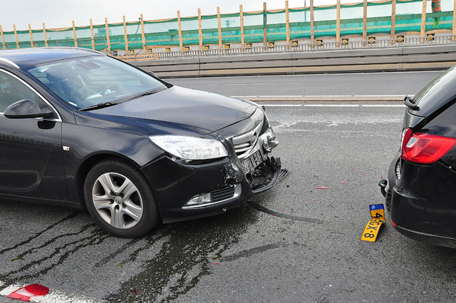 Aanrijding tussen 4 auto’s op de Midden-Brabantweg Waalwijk