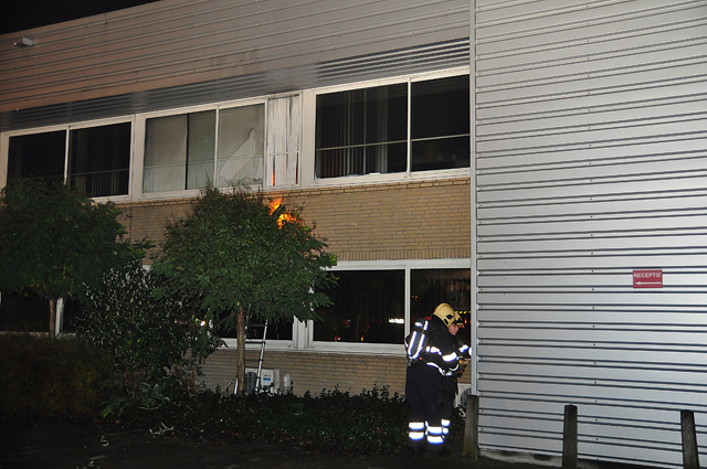 Vermoedelijk brandstichting in kantoor aan de Altenaweg Waalwijk