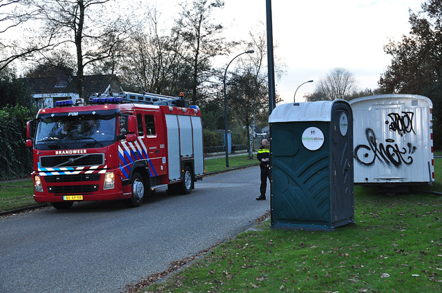 Vandalen gooien vuurwerk in Dixi wc aan de Kempenlandlaan Waalwijk