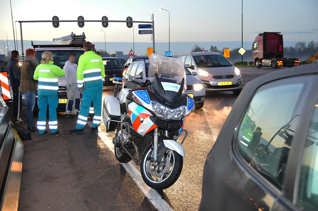Flinke file na aanrijding op de Midden-Brabantweg Waalwijk
