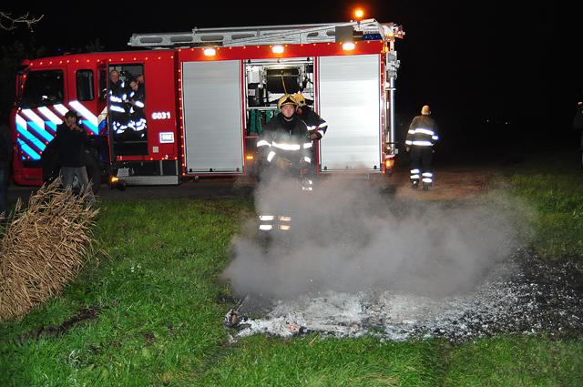 Klein buitenbrandje aan de Nieuwe Munnikensteeg Waalwijk