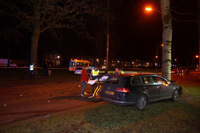 Auto’s botsen frontaal aan de Blyde Incomstelaan Waalwijk