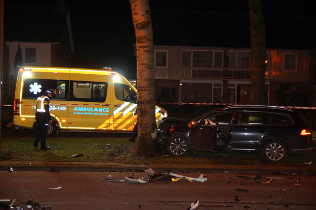 Auto’s botsen frontaal aan de Blyde Incomstelaan Waalwijk