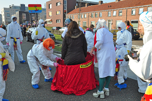 Optocht in Schoenlapperslaand Waalwijk