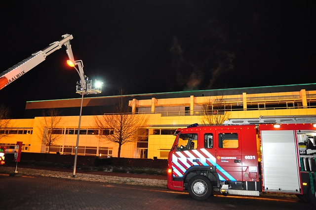 Brandweer rukt uit voor rookontwikkeling in bedrijf aan de Tuinstraat Waalwijk