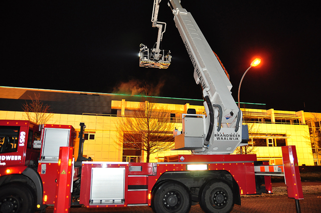 Brandweer rukt uit voor rookontwikkeling in bedrijf aan de Tuinstraat Waalwijk