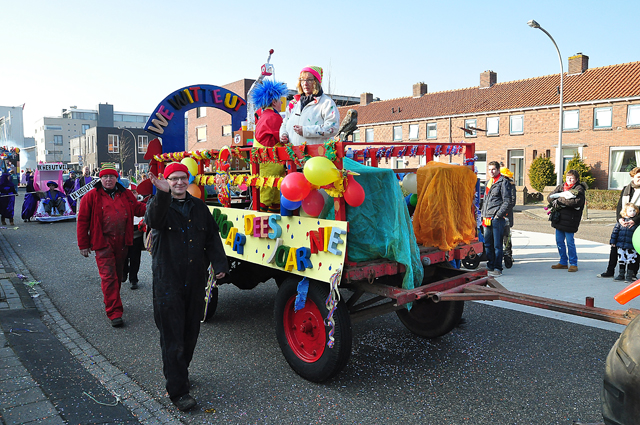 Optocht in Schoenlapperslaand Waalwijk