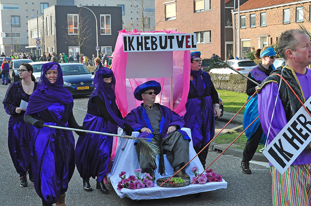 Optocht in Schoenlapperslaand Waalwijk