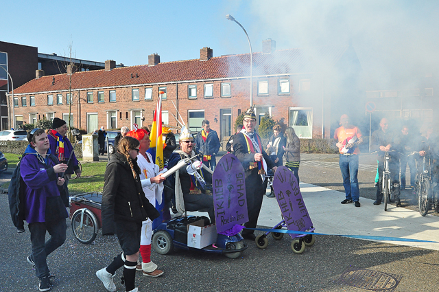 Optocht in Schoenlapperslaand Waalwijk