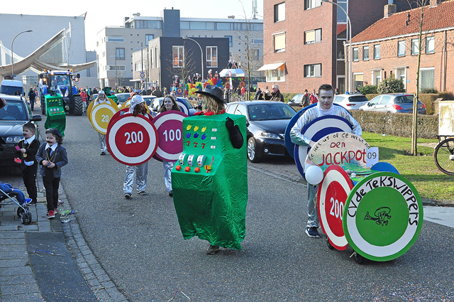 Optocht in Schoenlapperslaand Waalwijk