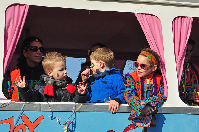Optocht in Schoenlapperslaand Waalwijk