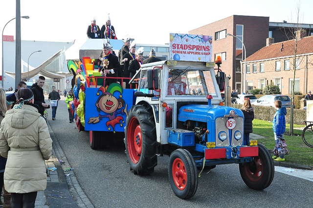 Optocht in Schoenlapperslaand Waalwijk