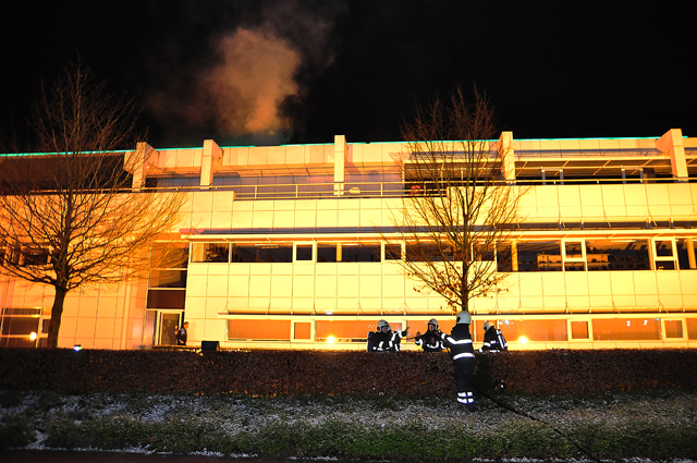 Brandweer rukt uit voor rookontwikkeling in bedrijf aan de Tuinstraat Waalwijk
