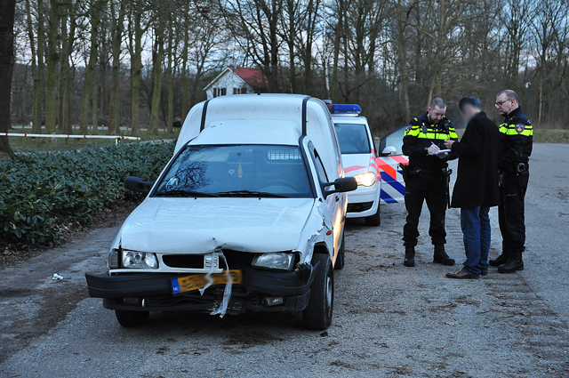 Man rijdt betonnen blokken omver aan het Hoefsvenlaan Waalwijk