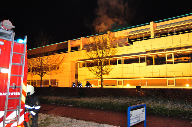 Brandweer rukt uit voor rookontwikkeling in bedrijf aan de Tuinstraat Waalwijk
