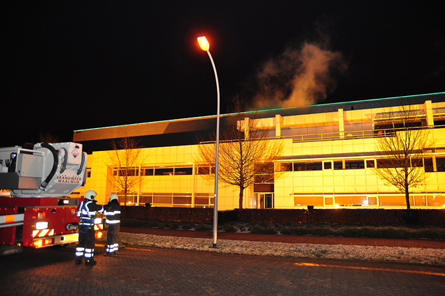 Brandweer rukt uit voor rookontwikkeling in bedrijf aan de Tuinstraat Waalwijk