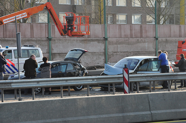 Flinke file door ongeval op de A59 (Maasroute) Waalwijk