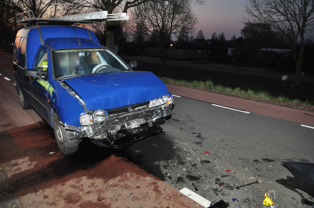 3 auto's botsen op elkaar op de Winterdijk Sprang-Capelle