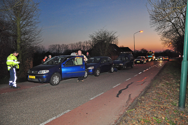 3 auto's botsen op elkaar op de Winterdijk Sprang-Capelle