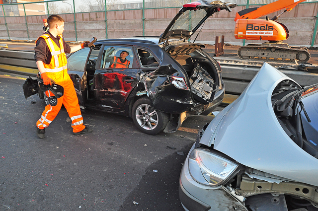 Flinke file door ongeval op de A59 (Maasroute) Waalwijk