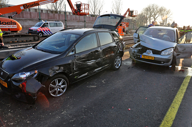 Flinke file door ongeval op de A59 (Maasroute) Waalwijk