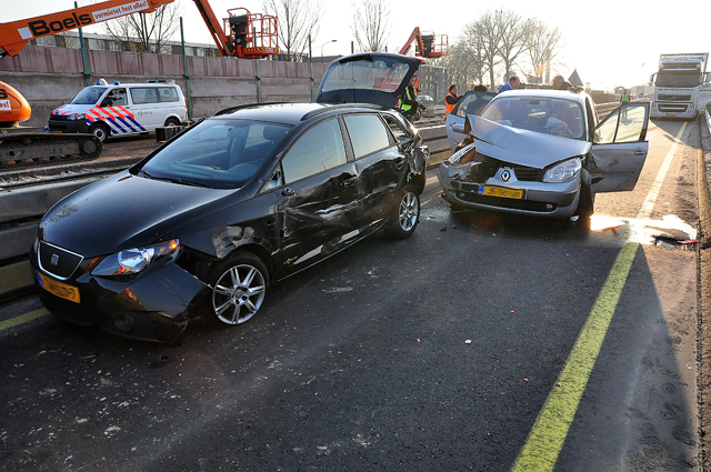 Flinke file door ongeval op de A59 (Maasroute) Waalwijk
