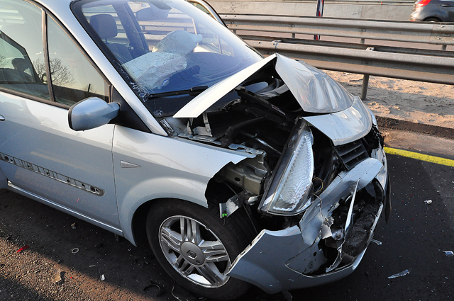 Flinke file door ongeval op de A59 (Maasroute) Waalwijk