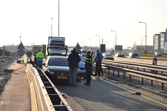 Flinke file door ongeval op de A59 (Maasroute) Waalwijk