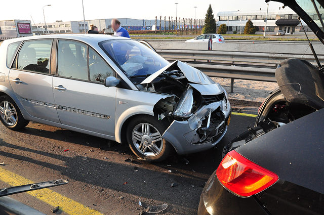 Flinke file door ongeval op de A59 (Maasroute) Waalwijk