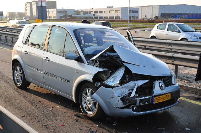 Flinke file door ongeval op de A59 (Maasroute) Waalwijk
