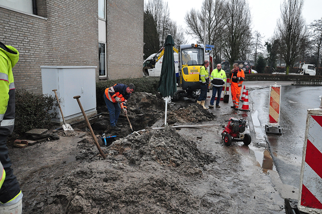 UPDATE: Flink waterballet door kapot getrokken hoofdleiding aan de Burgemeester Teijssenlaan Waalwijk
