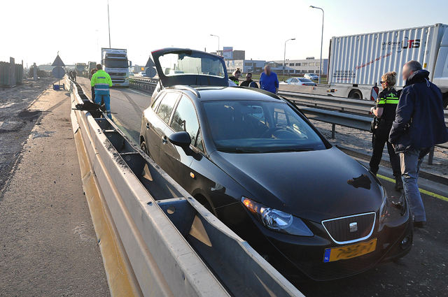 Flinke file door ongeval op de A59 (Maasroute) Waalwijk