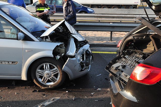 Flinke file door ongeval op de A59 (Maasroute) Waalwijk